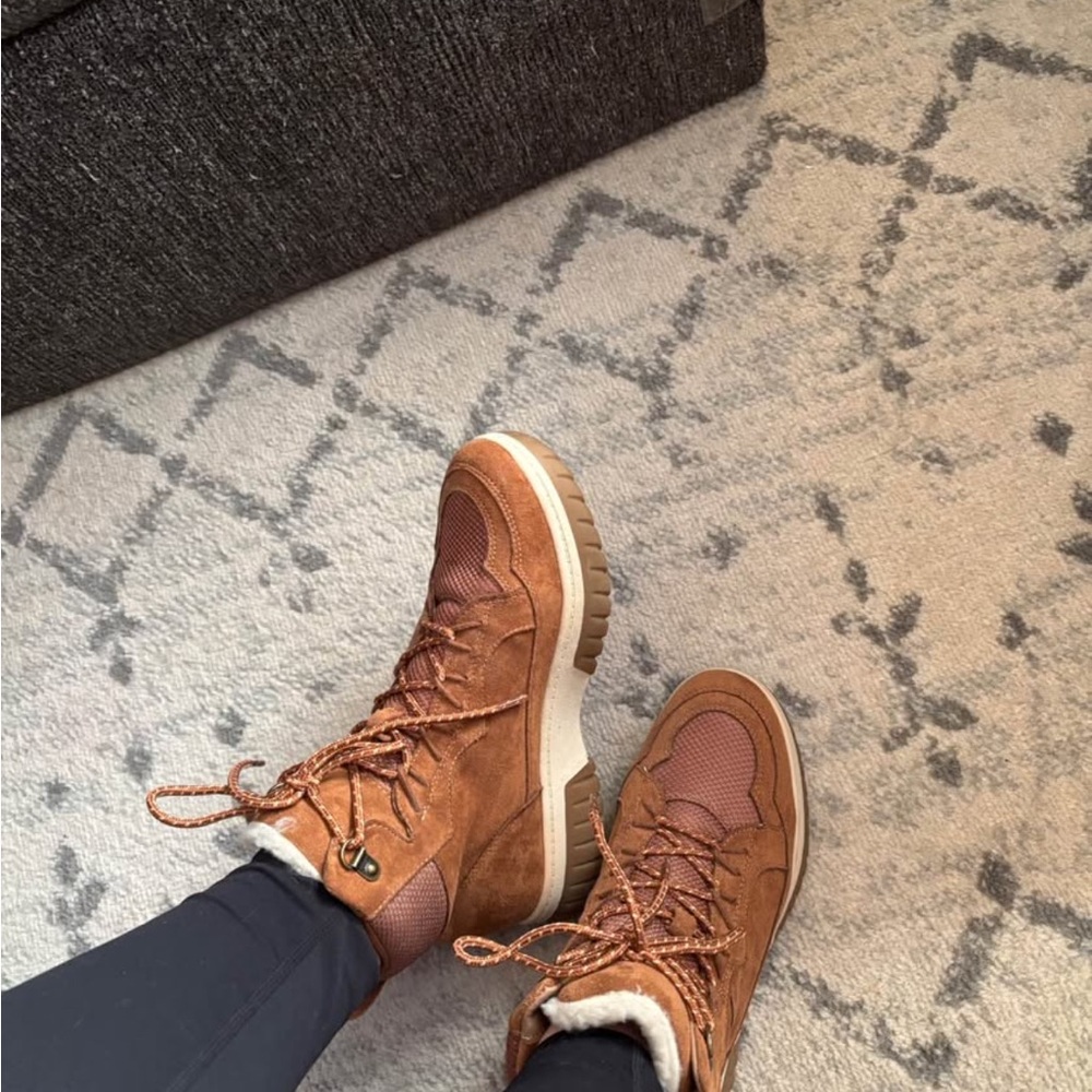 Women's Brown Lace-Up Winter Boots